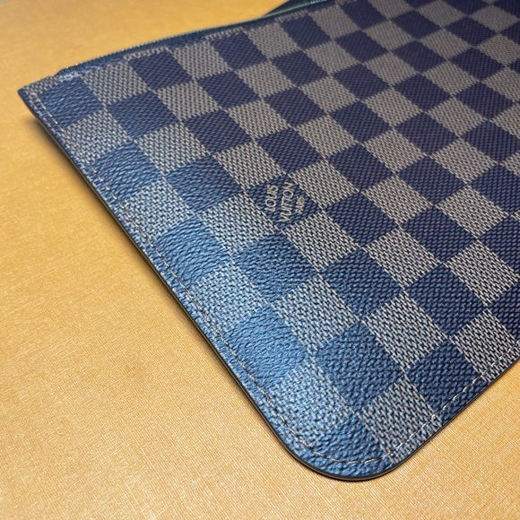 Louis Vuitton Damier Pouch SOLD - Picture 5 of 8